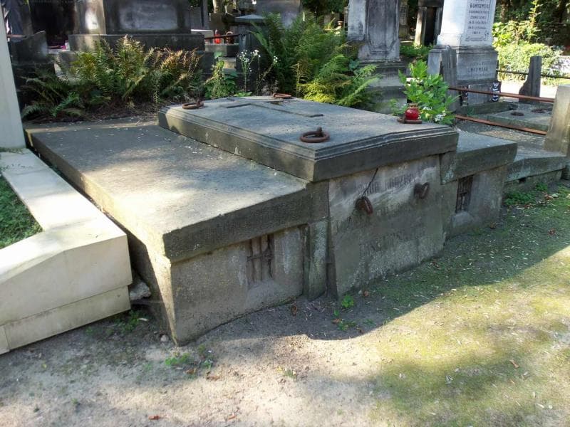 Zdjęcie grobu Biskupscy (1)