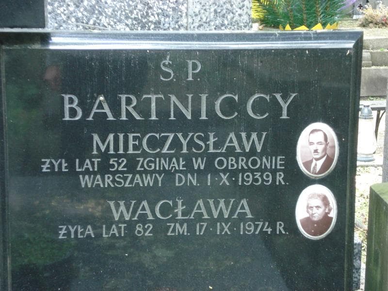 Zdjęcie grobu Wacława Bartnicka (2)