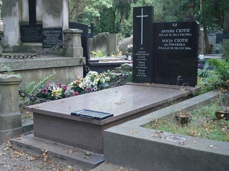 Zdjęcie grobu Antoni Cioth (1)