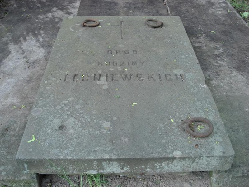 Zdjęcie grobu Leśniewscy (2)