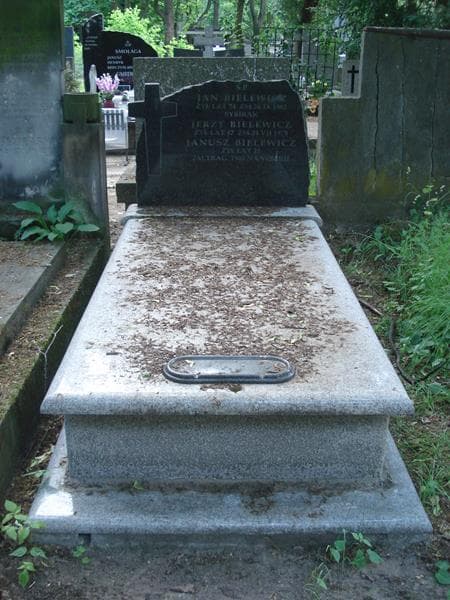 Zdjęcie grobu: Janusz Bielewicz