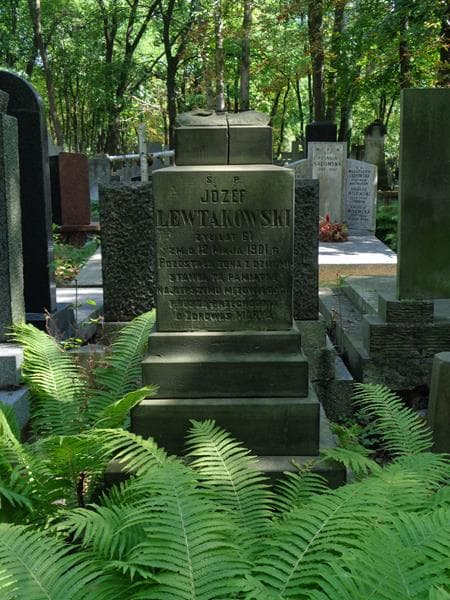 Zdjęcie grobu Józef Lewtakowski (1)