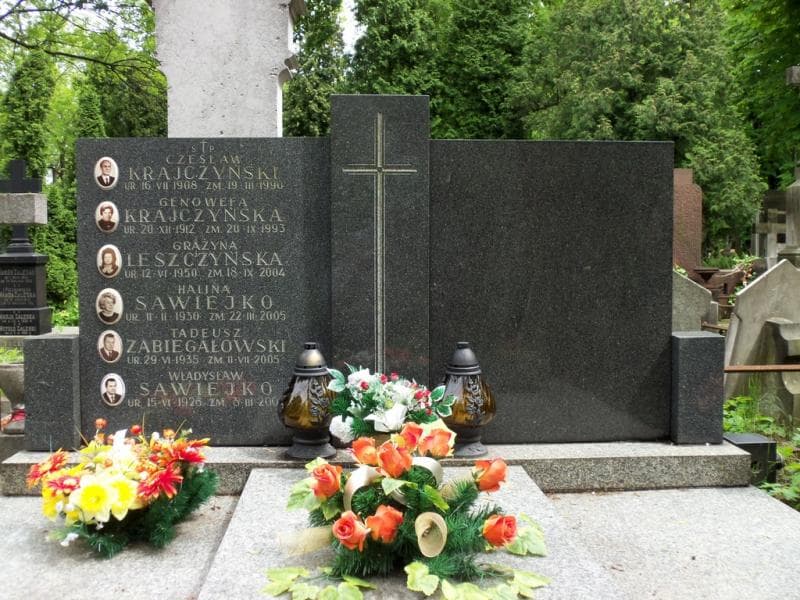 Zdjęcie grobu Lutomscy (2)